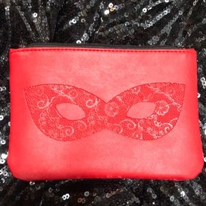 30% OFF 2+ Items & Shipping Discount